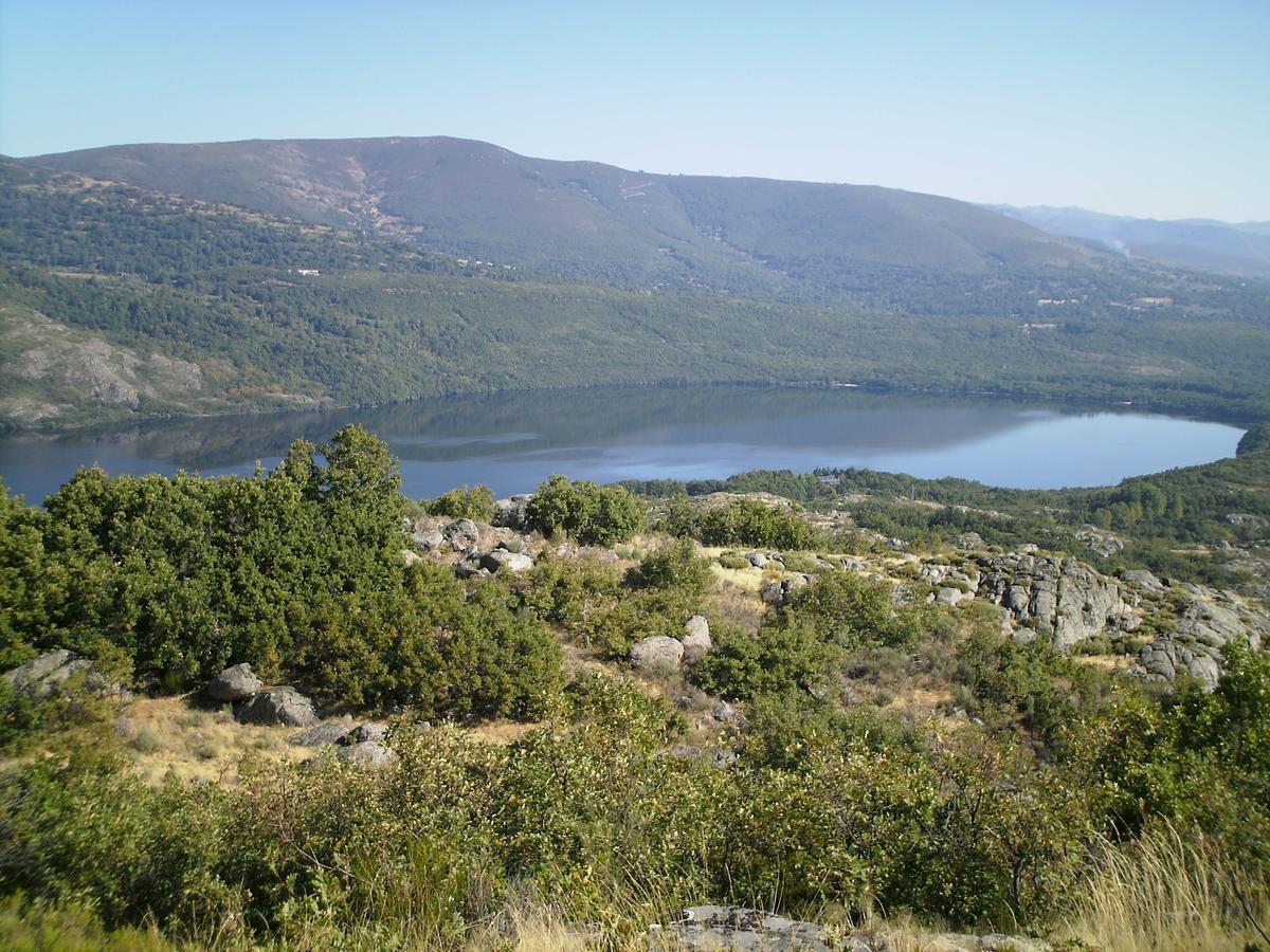 Cabanas Madarsu Vigo de Sanabria Exterior photo